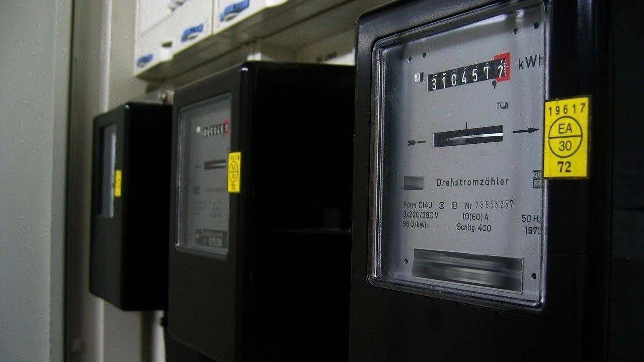 5cc1e3a6-b07de6dc-electricity-meter-96863_1280