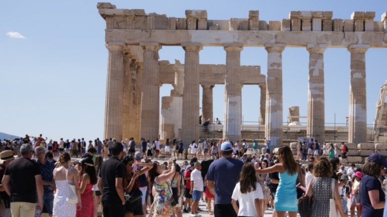 Σχεδόν 11 δισ. ευρώ τα έσοδα από τον τουρισμό στο επτάμηνο Ιανουαρίου – Ιουλίου