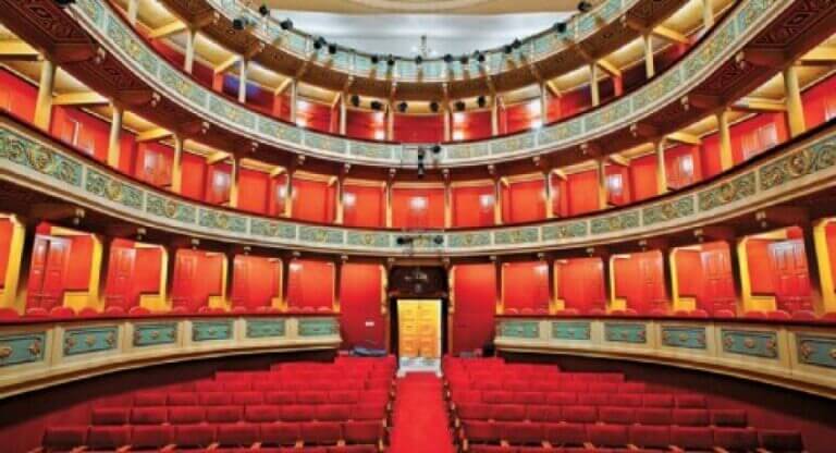 dimotiko-theatro-patras-apollon-aithousa-850x460-1-768x416