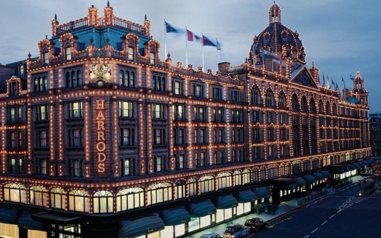 Harrods: Zητούν συγγνώμη μετά τις καταγγελίες υπαλλήλων για σεξουαλικές επιθέσεις από τον πρώην ιδιοκτήτη Μοχάμεντ αλ Φαγέντ