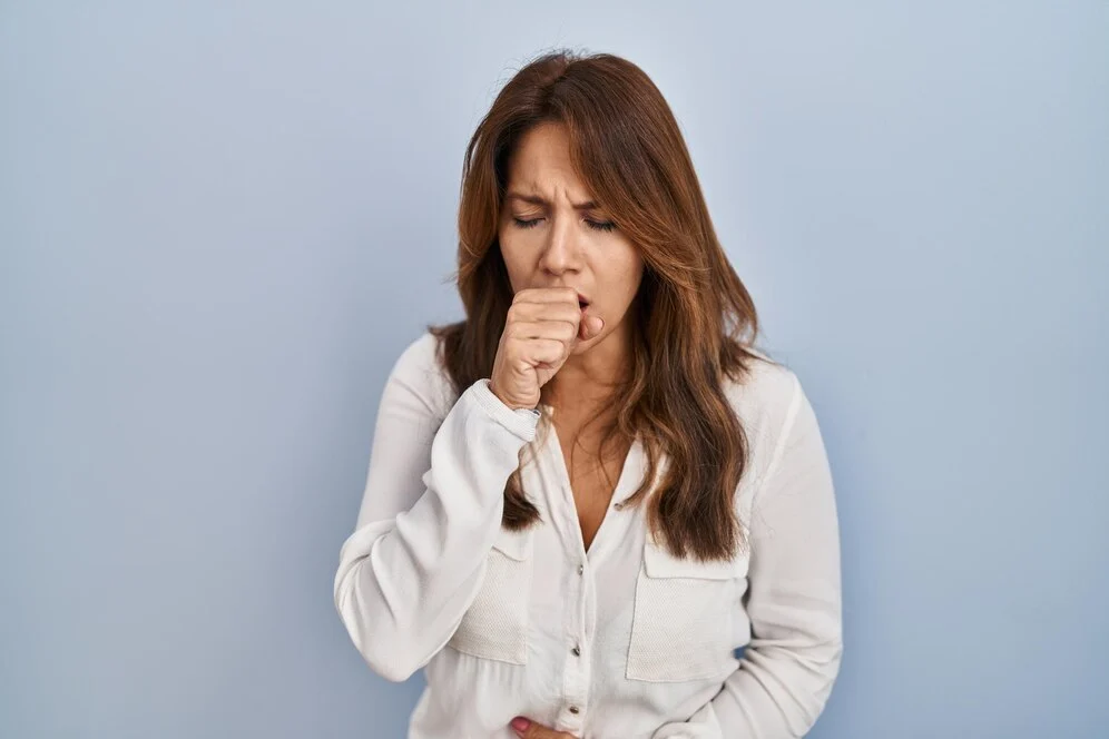hispanic-woman-standing-isolated-background-feeling-unwell-coughing-as-symptom-cold-bronchitis-health-care-concept_839833-34344