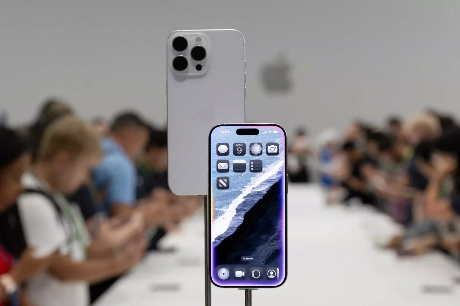 iphone16-R-scaled