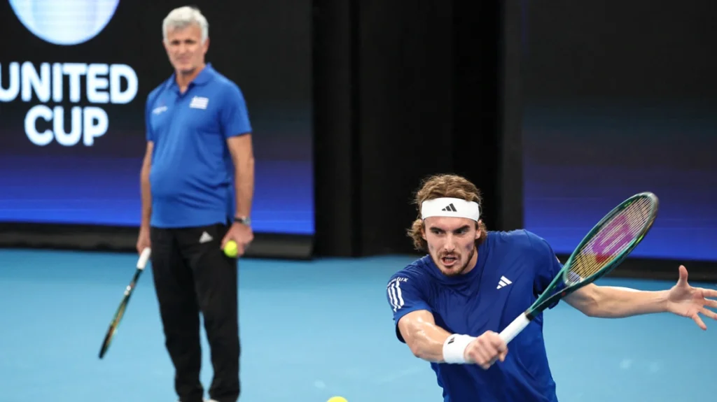 tsitsipas-with-father-m