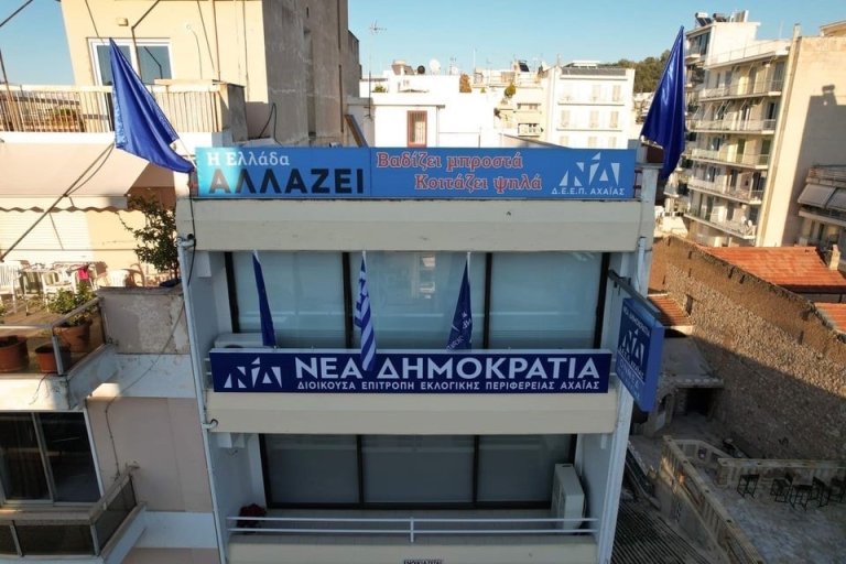 Ο χάρτης των γαλάζιων καφενείων στην Πάτρα, τα πάθη και τα μίση