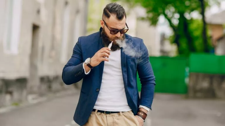 man_vaping-768x432