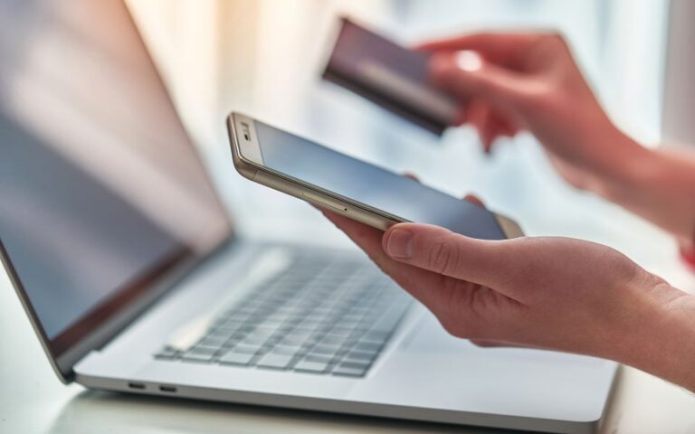 online_shopping_banking_card_shutterstock-768x480