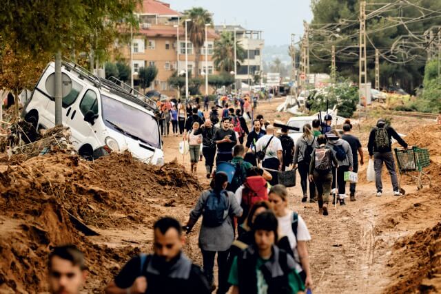 Aftermath of deadly floods in Spain as toll surpasses 150