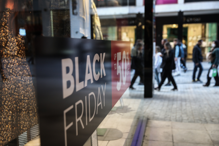 blacj-friday-eurokinissi1245-1-768x511