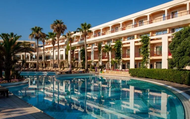 hotel_shutterstock-2-768x480