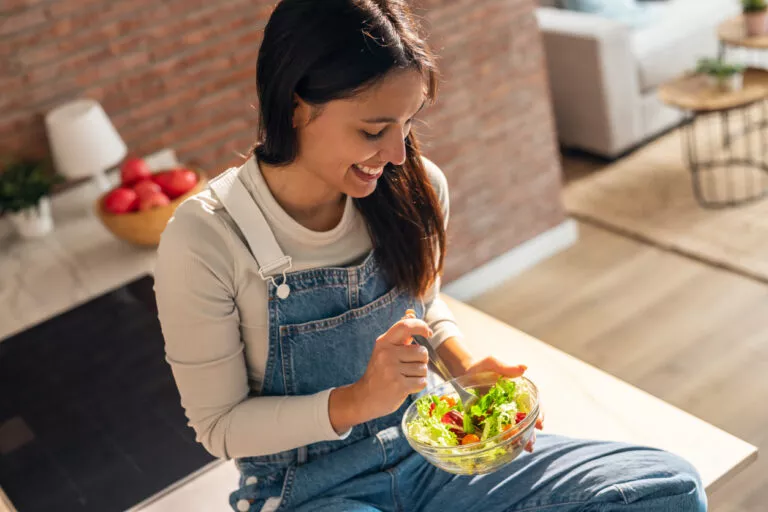 salad_iStock-1916592060-768x512