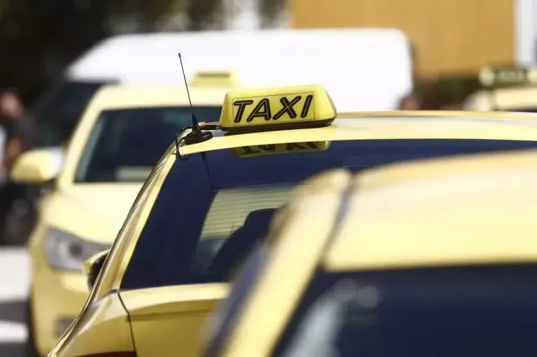 Χειρόφρενο στα ταξί για 48 ώρες