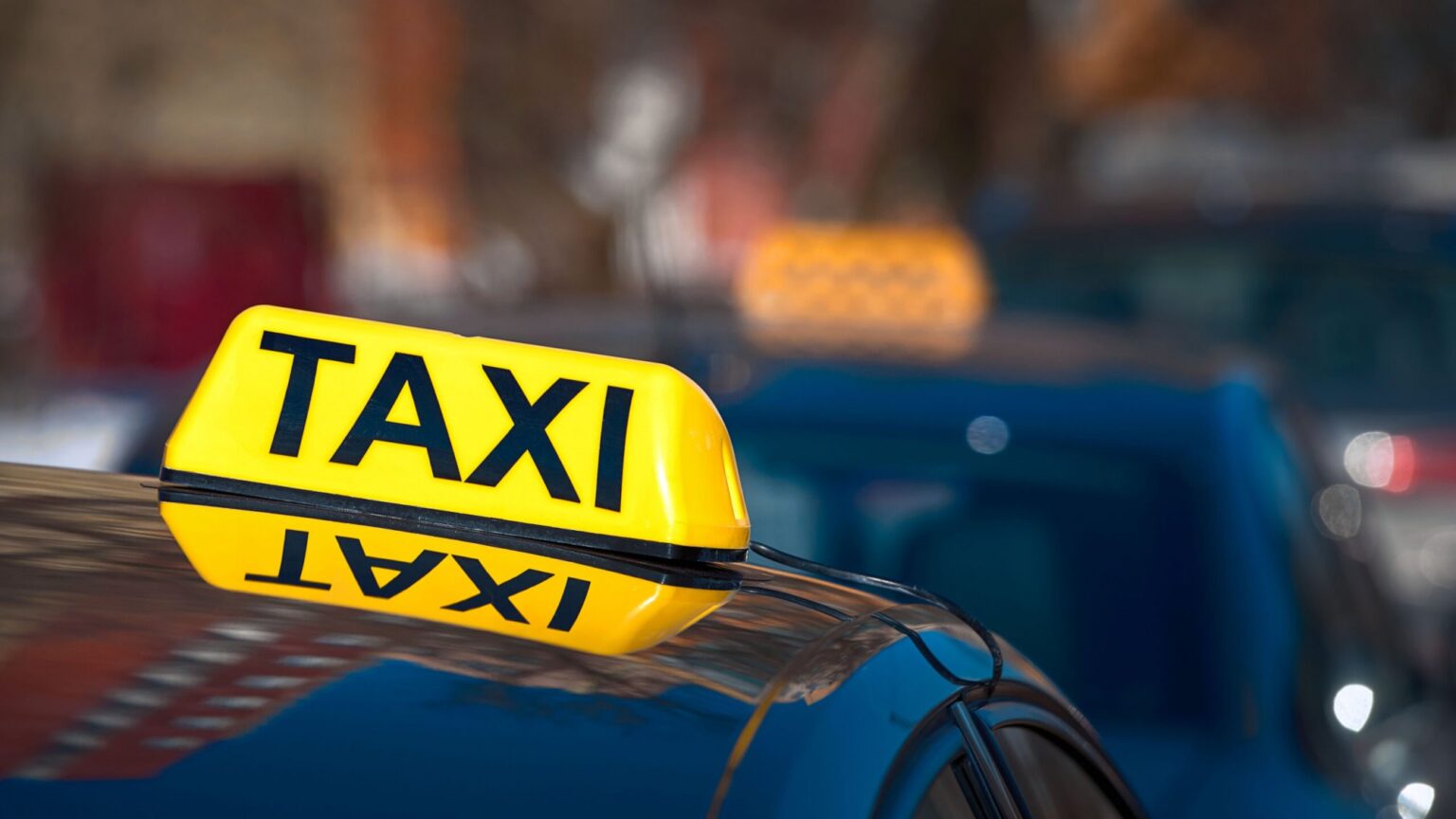 taxishutterstock-scaled-1-1536x864