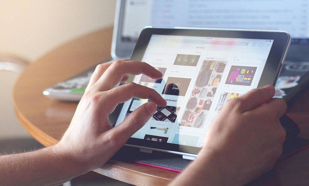 vouchers-tablet