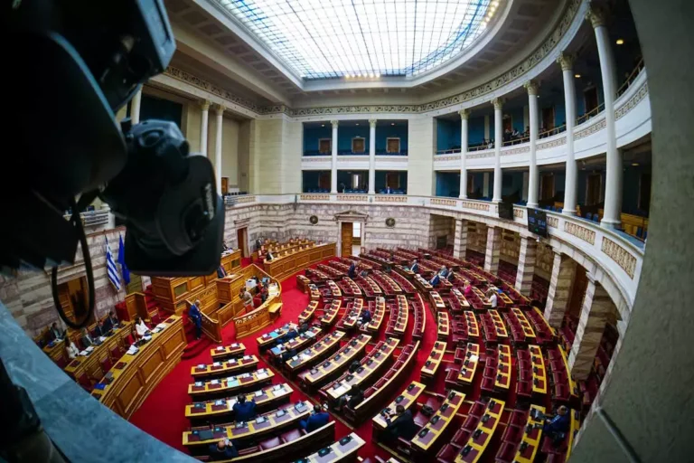 Ψηφίστηκε ο προϋπολογισμός της Βουλής για το 2025 – Στο 2 τοις χιλίοις των συνολικών κρατικών δαπανών το κόστος