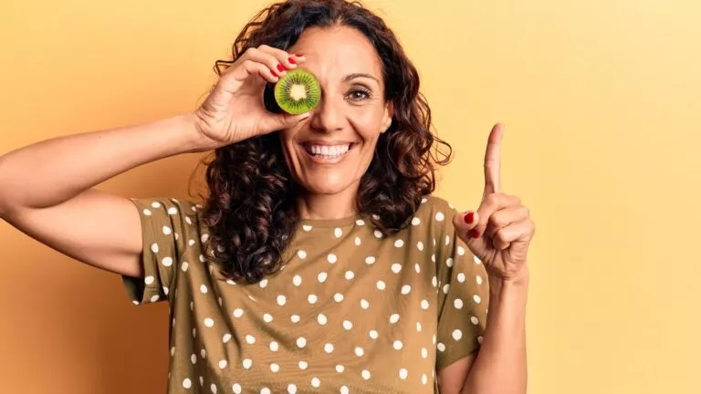 1814468471_aktinidio_kiwi-768x432