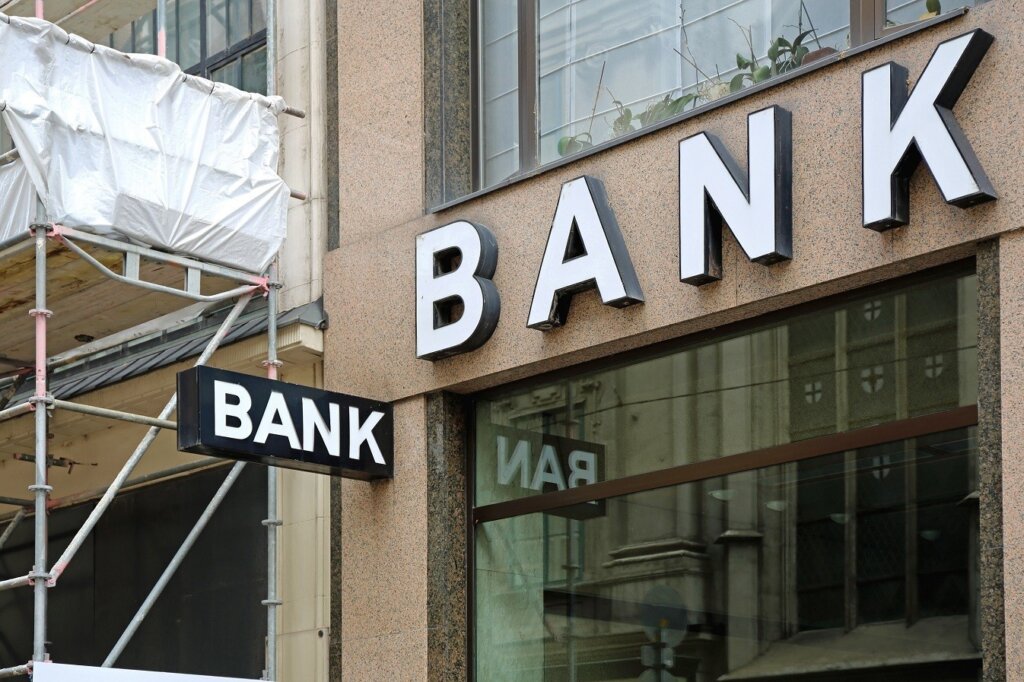 Bank-3-123RF