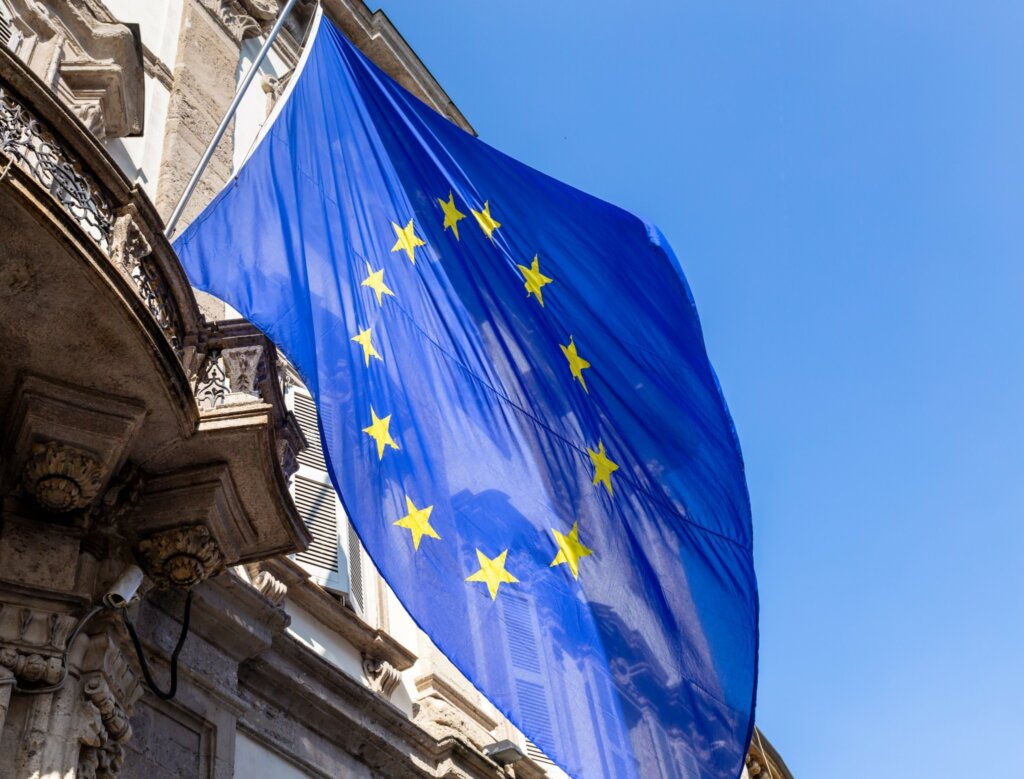 EuropeFlag-123RF-2048x1557