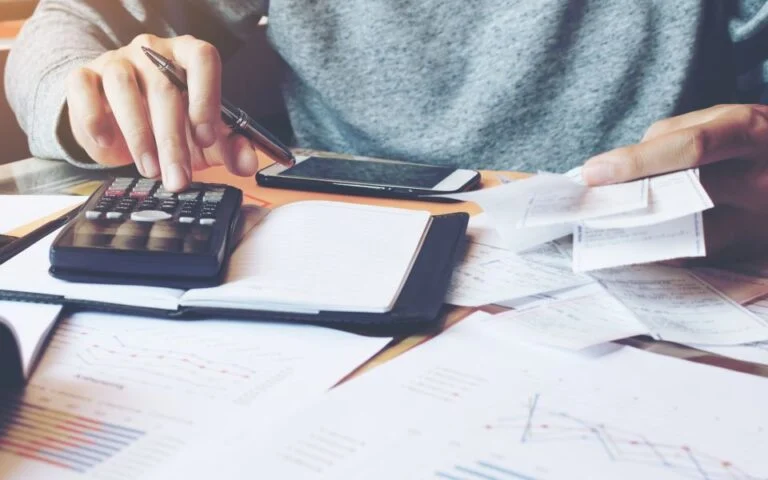 calculator_business_forologia_taxes_shutterstock-768x480