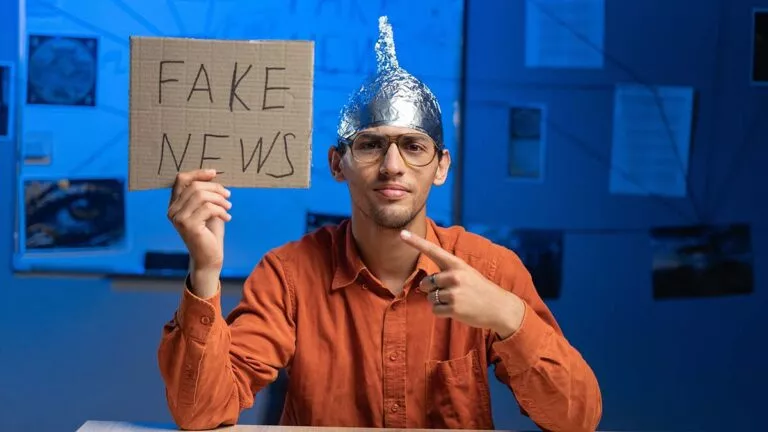 fakenews_2335373279-768x432