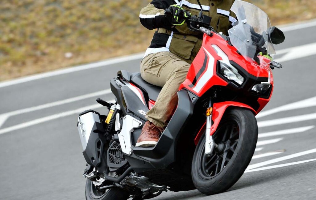 honda-adv150_000z-2