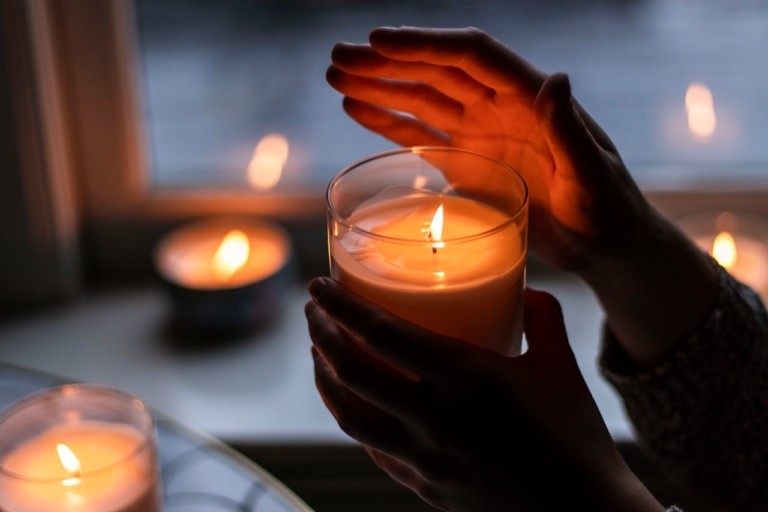 pexels-candle-768x512
