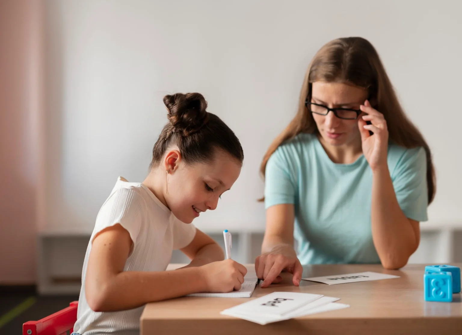 psychologist-helping-girl-speech-therapy-scaled