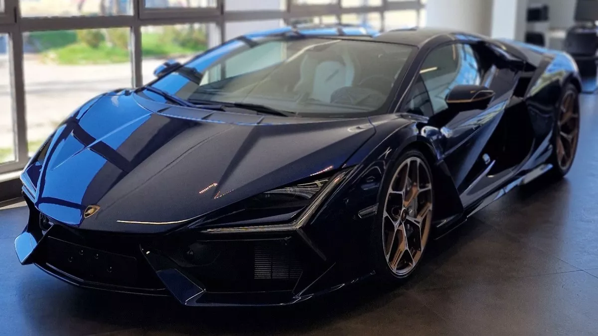 250117223819_Lamborghini_Revuelto_Greece_saribal