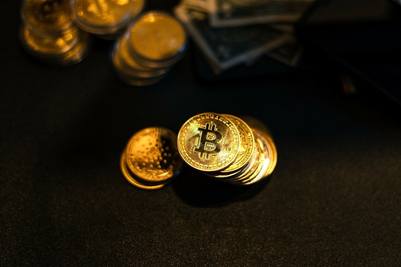 Bitcoinn-123RF-2048x1365