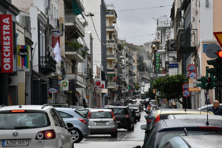 Πόσα αυτοκίνητα κυκλοφορούν στην Ελλάδα - Ποια είναι η ηλικία τους