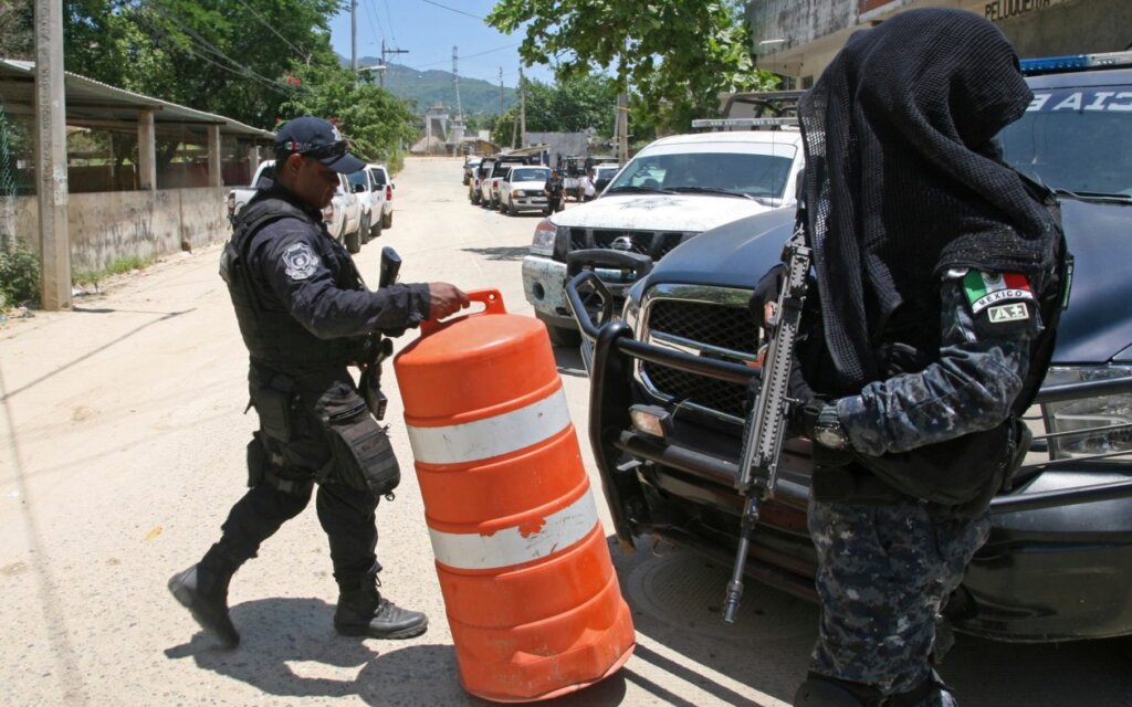 acapulco-police-mex
