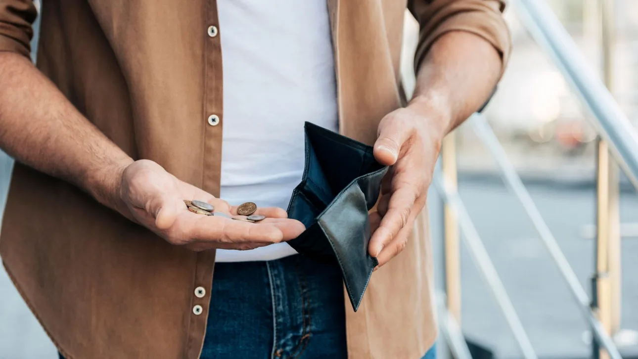 b53be4dc-close-up-hands-holding-wallet-coins