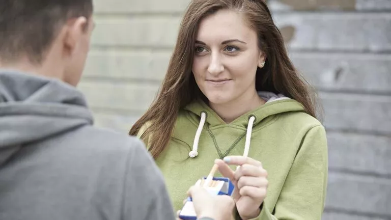 smoking_227580409-768x432