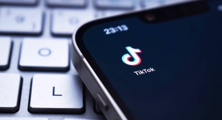 Τέλος στο TikTok βάζει κι επίσημα η Αλβανία - Καλεί τους παρόχους να «βγάλουν» την πρίζα