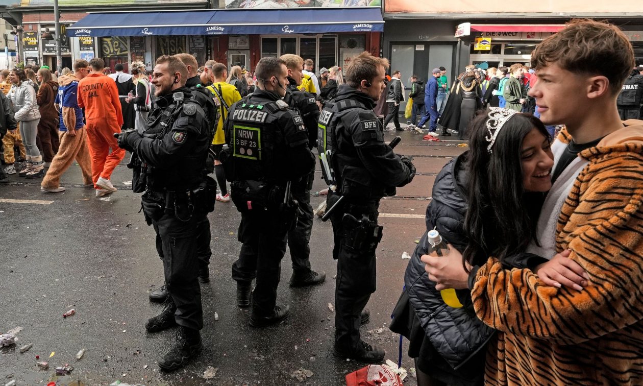 26093b57-1740571536842-743343733-Cologne-Carnival