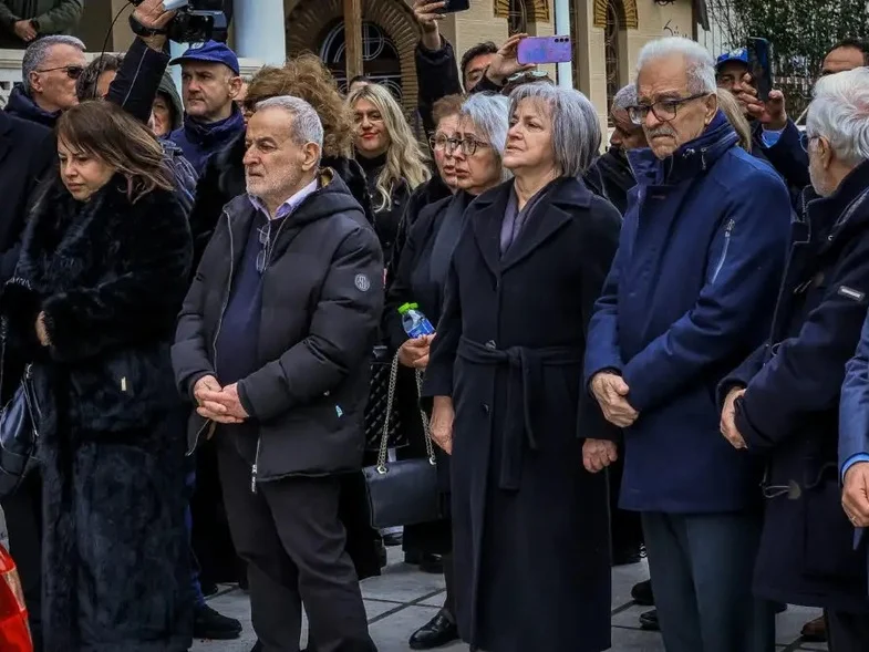 guqqhloyqg67b6f5e503f03