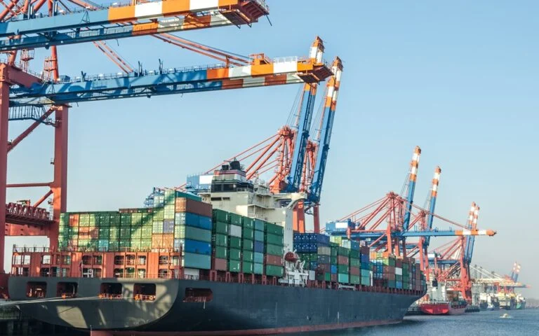 shutterstock_containership_fortio_emporio-768x480