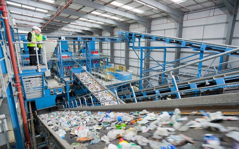 skoupidia_garbage_aporimata_shutterstock-768x480
