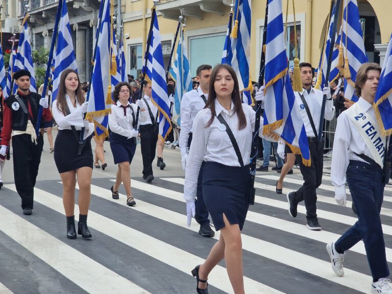 ΠΑΤΡΑ - ΦΩΤΟ: Η μεγάλη παρέλαση για την 25η Μαρτίου