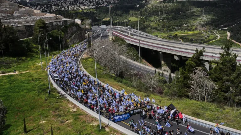 Μεγάλη διαδήλωση κατά του Νετανιάχου στην Ιερουσαλήμ - «Έχεις αίμα στα χέρια σου»