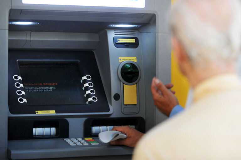 Συντάξεις: Τι δικαιούνται 350.000 συνταξιούχοι του Δημοσίου από την ΕΑΣ