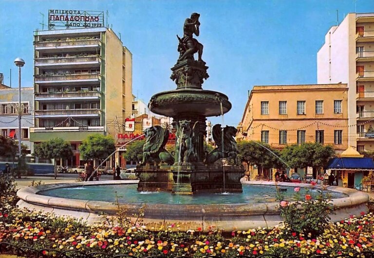 Η Πάτρα του «τότε» και του «σήμερα» - Δείτε πώς ήταν το σιντριβάνι της πλ. Γεωργίου και πώς κατάντησε... (ΦΩΤΟ)