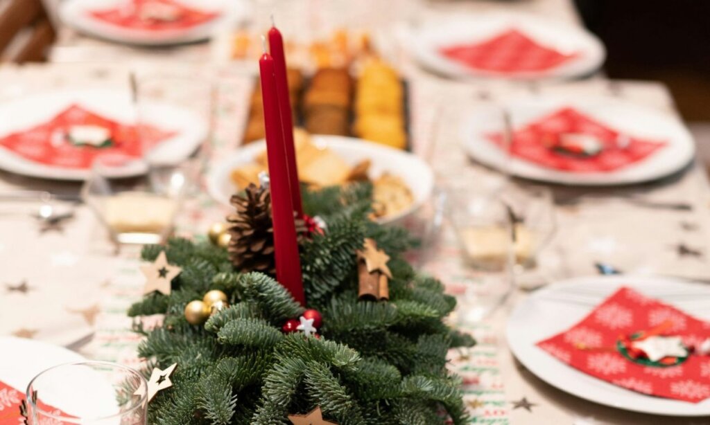 b4d185a2-xristougenniatiko-trapezi-u