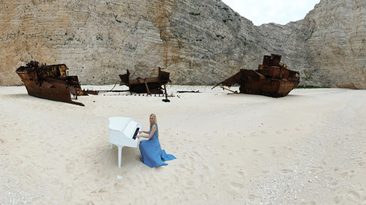 navagio_piano_exof
