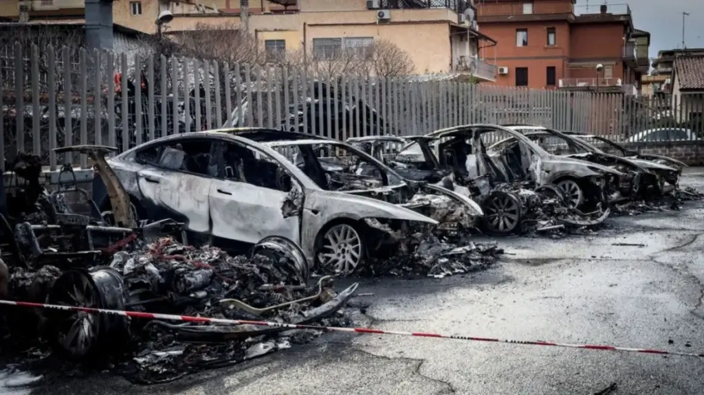tesla_fire_italy