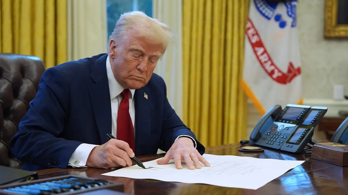 xrwma-trump-eggrafo