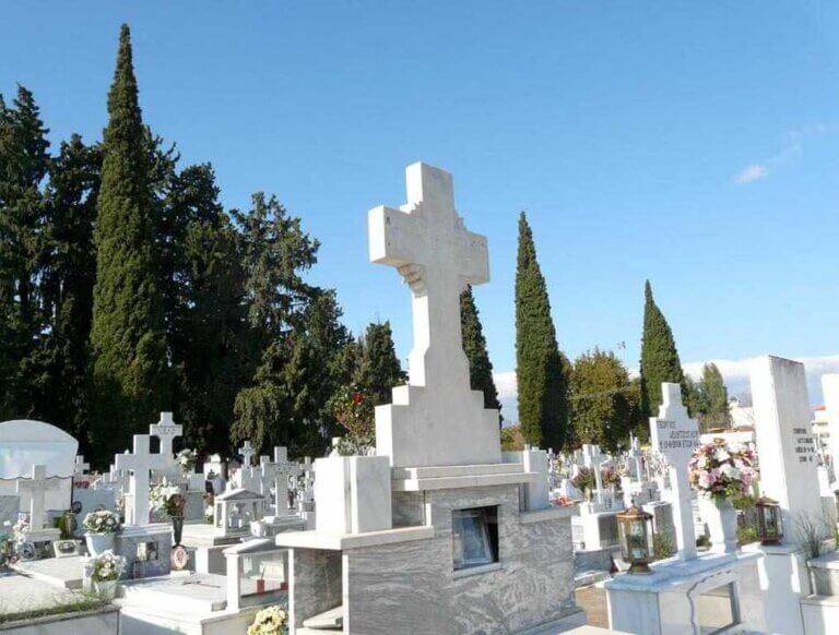 ΠΑΤΡΑ: Επίθεση σε ηλικιωμένο μέσα σε κοιμητήριο για να τον κλέψουν