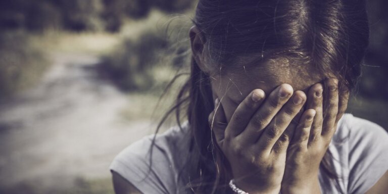 ΑΝΑΤΡΟΠΗ ΣΤΗΝ ΥΠΟΘΕΣΗ ΚΑΚΟΠΟΙΗΣΗΣ ΤΗΣ 15ΧΡΟΝΗΣ ΑΠΟ ΤΟΝ «ΝΟΝΟ» ΤΗΣ; - Εξετάζεται και αυτοτραυματισμός της έφηβης