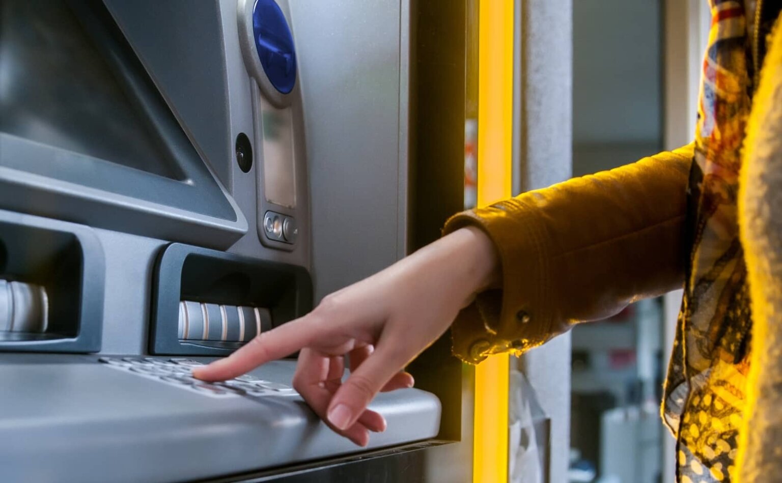 atm-elliniki-trapeza-12-e1729586729990