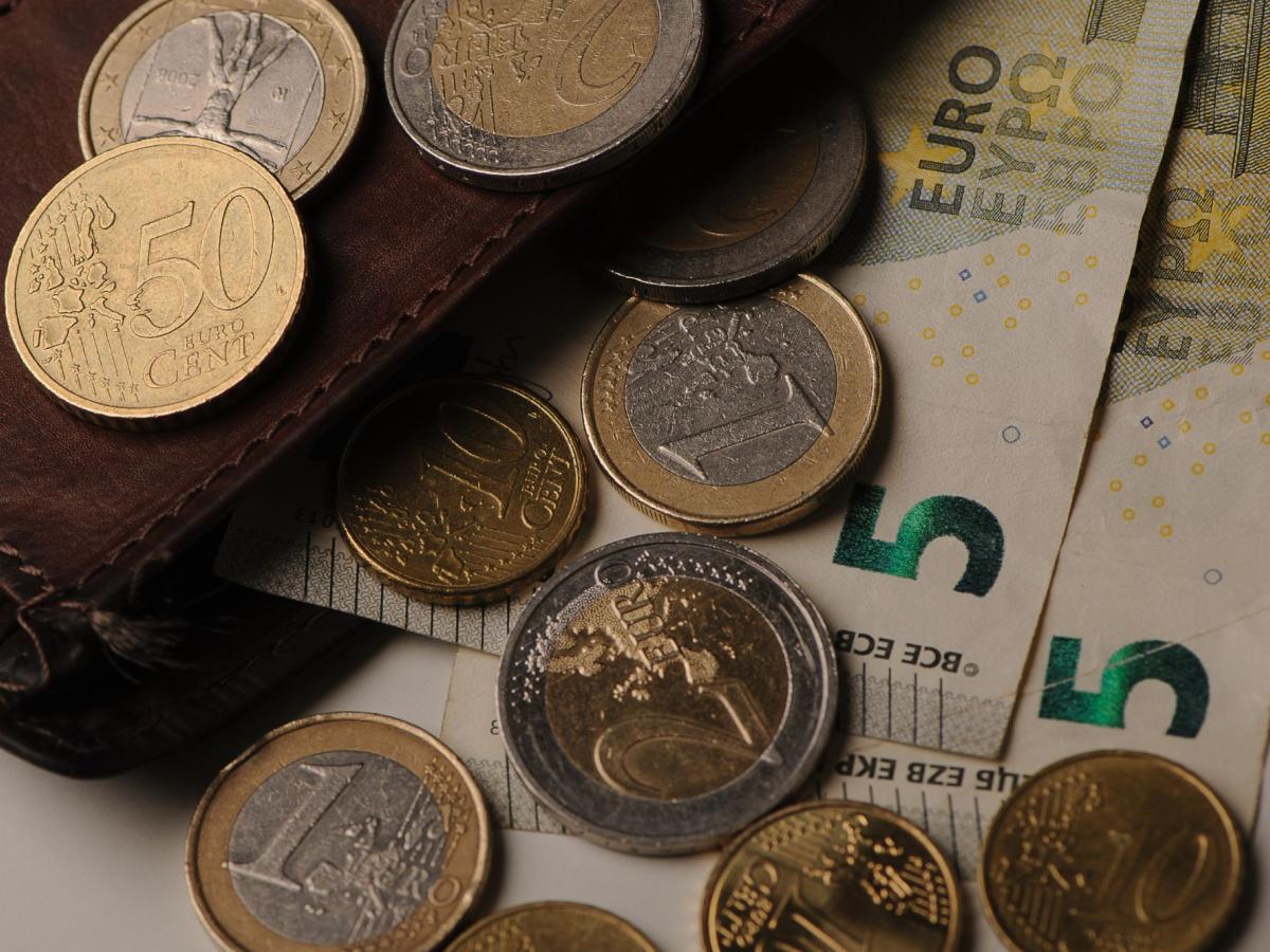 eyro-eurw-evro-eyrw-euros-oikonomia-economy-ellada-xrhmata-xartonomismata-getty