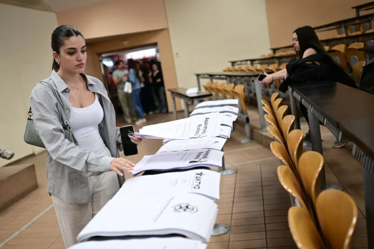 LIVE ΑΠΟΤΕΛΕΣΜΑΤΑ: ΦΟΙΤΗΤΙΚΕΣ ΕΚΛΟΓΕΣ: Πρώτη δηλώνει η ΔΑΠ - Πρώτη δηλώνει και η ΠΚΣ - Ψήφισαν ελάχιστοι φοιτητές - ΠΡΩΤΗ Η ΑΠΟΧΗ